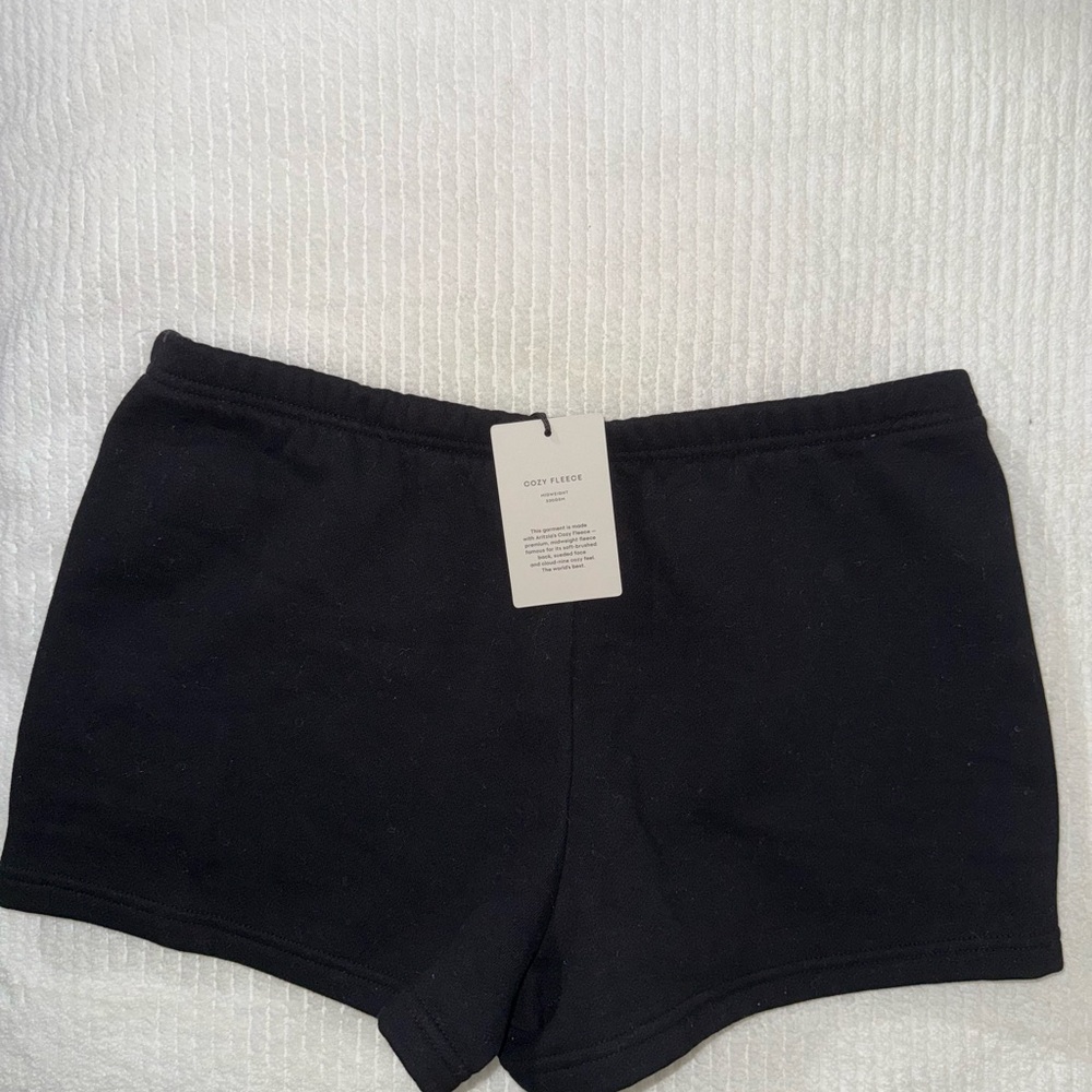NWT Aritzia Sweatfleece Shorts - Black - Size M - Picture 2 of 3
